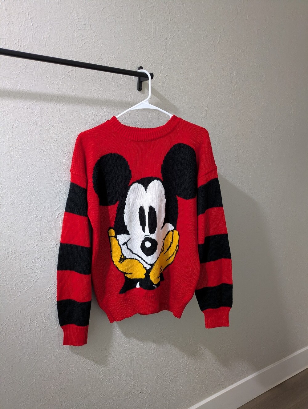 Red Mickey Mouse Graphic Crewneck Sweater Vntg Pullover
